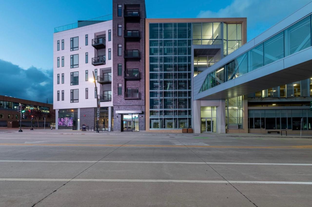 Modern 1Br Apt With Skywalk To Fiserv, Rooftop, And Parking Milwaukee Eksteriør billede